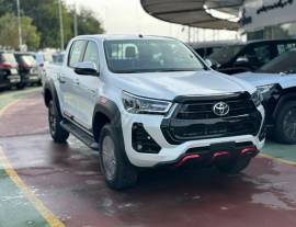 TOYOTA HILUX PET -D/CAB PLATINUM 4L