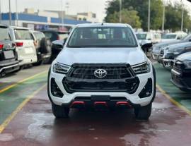 TOYOTA HILUX PET -D/CAB PLATINUM 4L