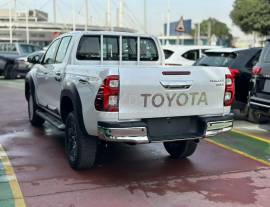 TOYOTA HILUX PET -D/CAB PLATINUM 4L