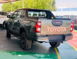 TOYOTA HILUX PICK UP ADVENTURE 4L