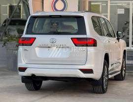 Toyota Land Cruiser 300 VXR 2023