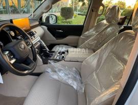 Toyota Land Cruiser 300 VXR 2023