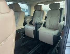 Toyota Cranvia Premium 2025 
